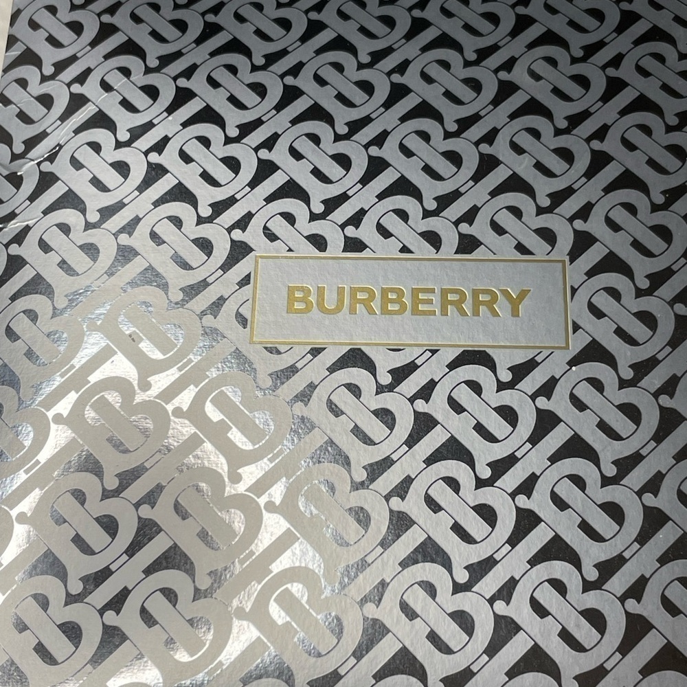 😍NEW😍 Thomas Burberry Monogrammed Facial Wash Cloth - Picture 4 of 4